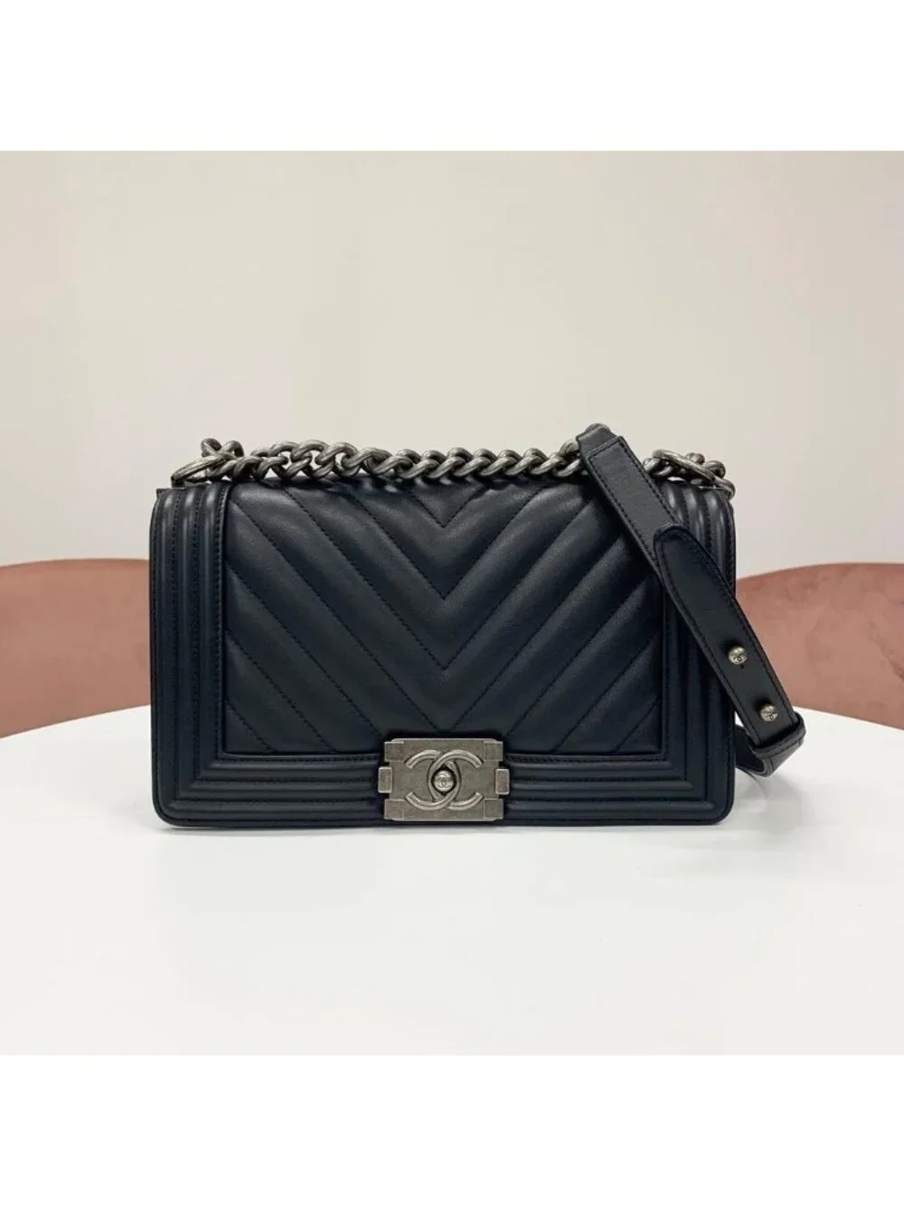 Chanel Boy 25 Blanc Lambskin Chain Shoulder Bag